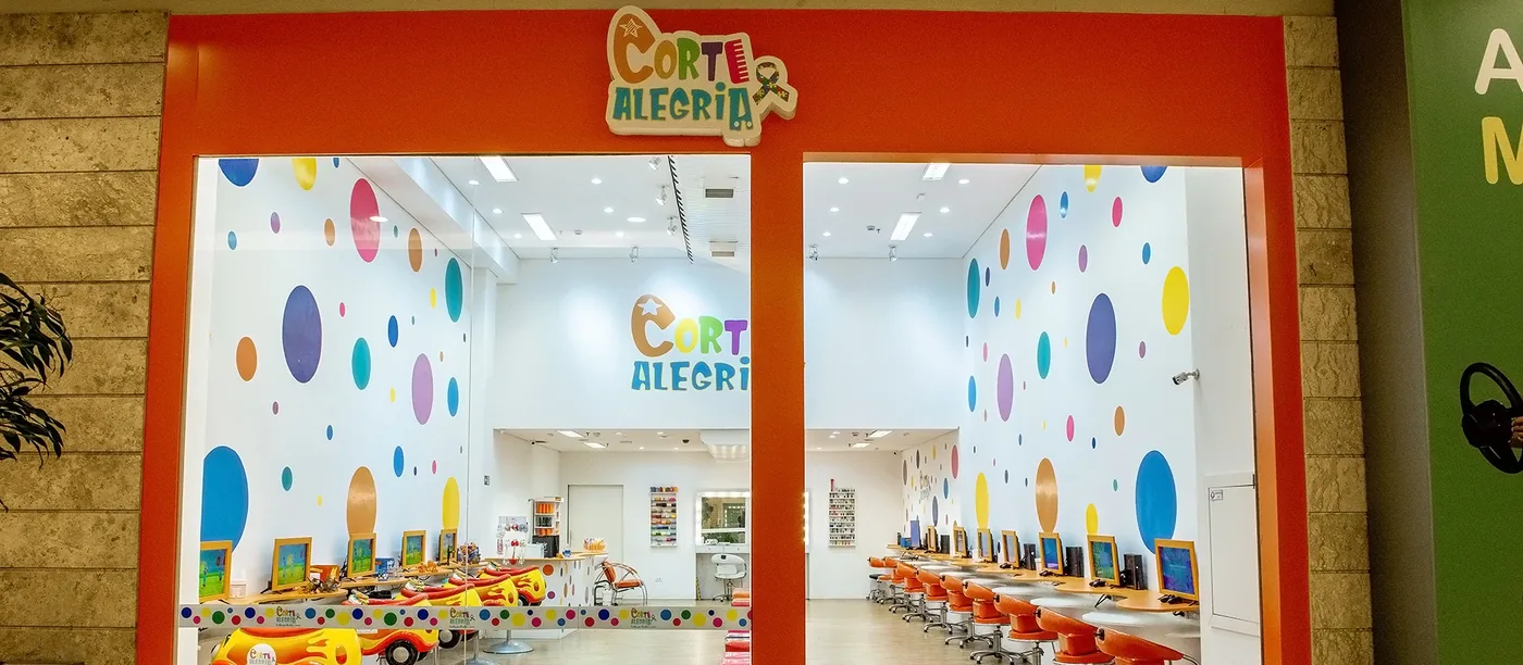 Fachada do Corte Alegria no Shopping Anália Franco